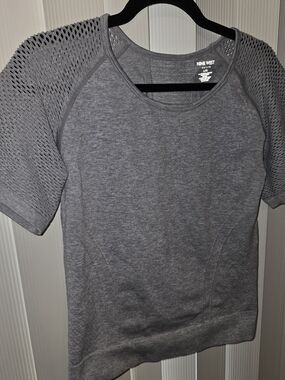 Nine West Women's Gray Short Sleeve Mesh-Detail Workout Shirt L / XL